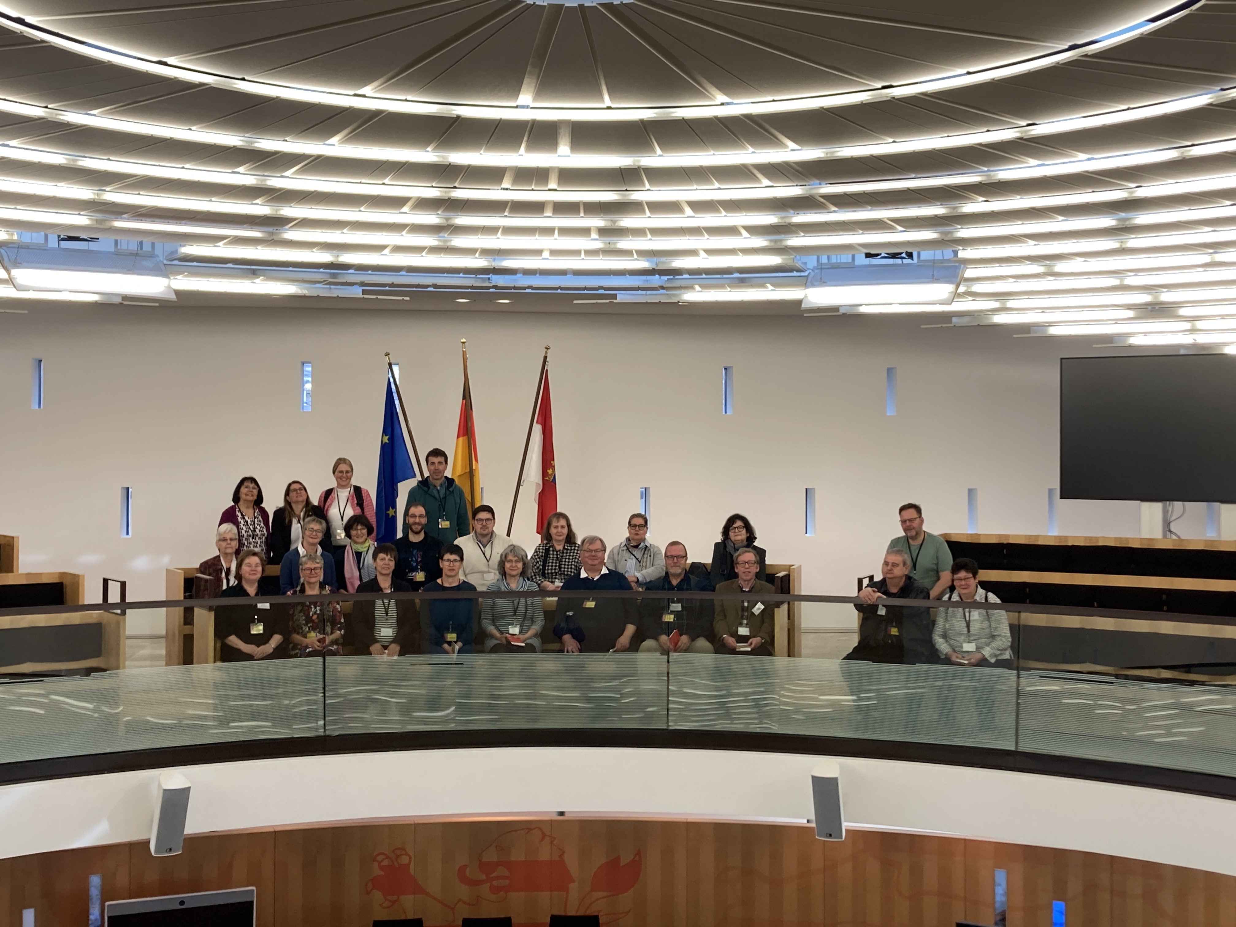 Menschen im Parlament.