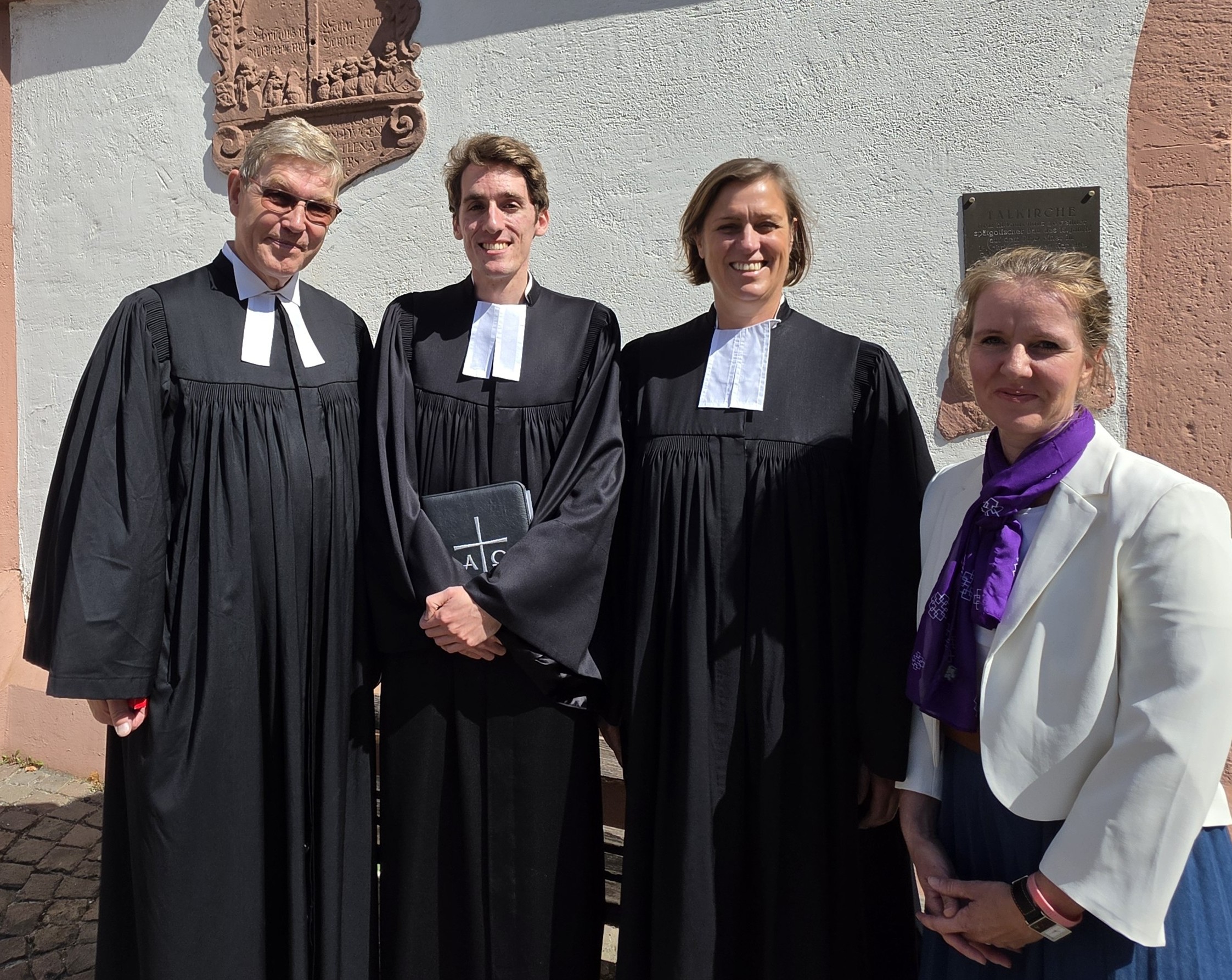 Ordination Rindermann V.l.n.r.: Dekan Dr. Martin Fedler-Raupp, Pfarrer Peter Rindermann, Pröpstin Henriette Crüwell, Kirchenvorstandsvorsitzende Lydia Rauh.