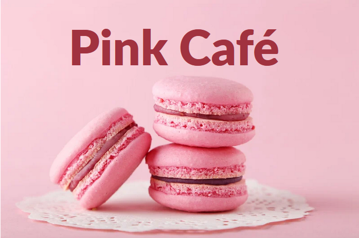 Das Bild zeigt drei rosa Macarons, die auf einer weißen Tortenspitze liegen, vor einem rosa Hintergrund. Im oberen Teil des Bildes steht in großer Schrift „Pink Café“. Die Szene wirkt freundlich und einladend.