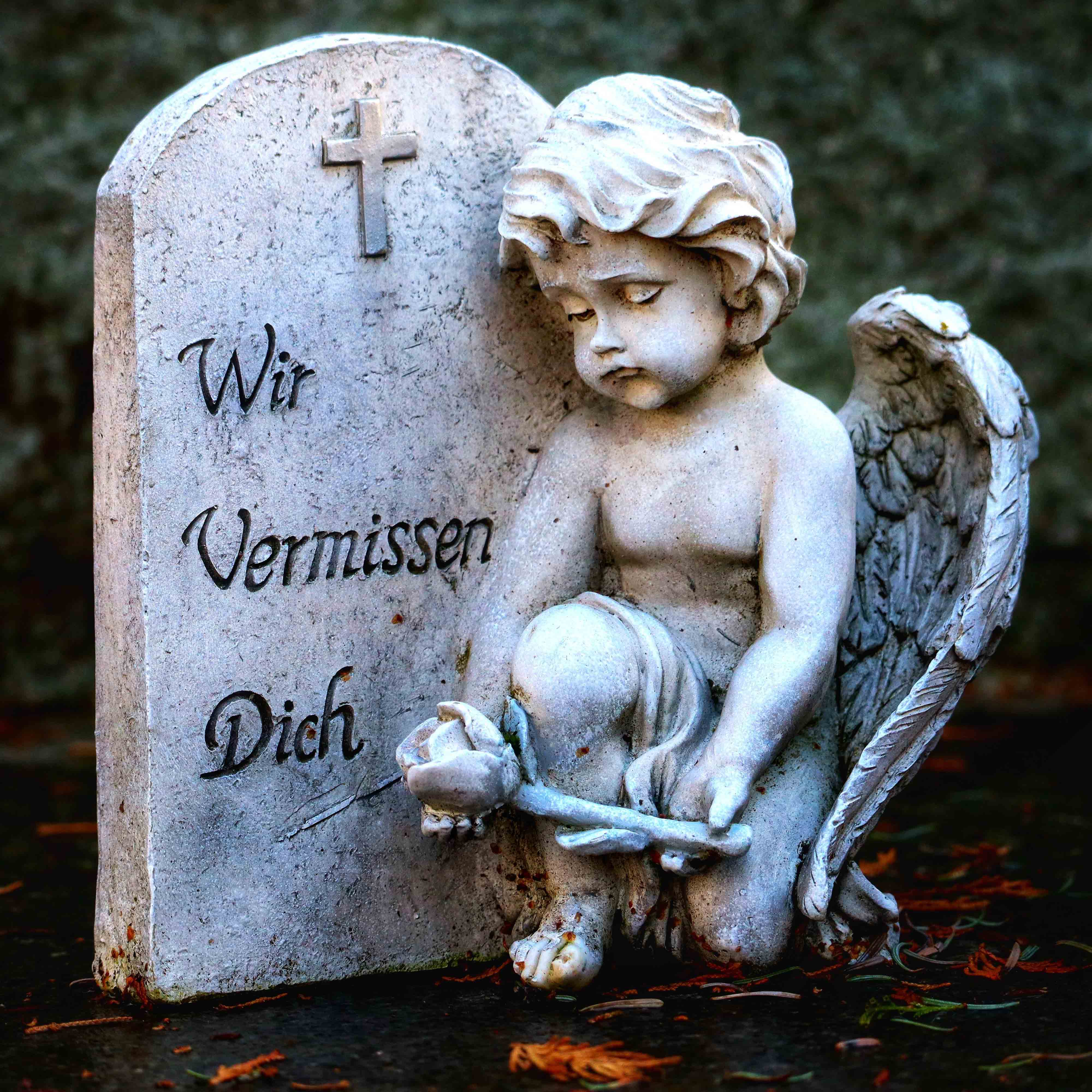 Trauer_Symbolbild_C_Tho-Ge_Pixabay_web.jpg Engel vor Grabstein.