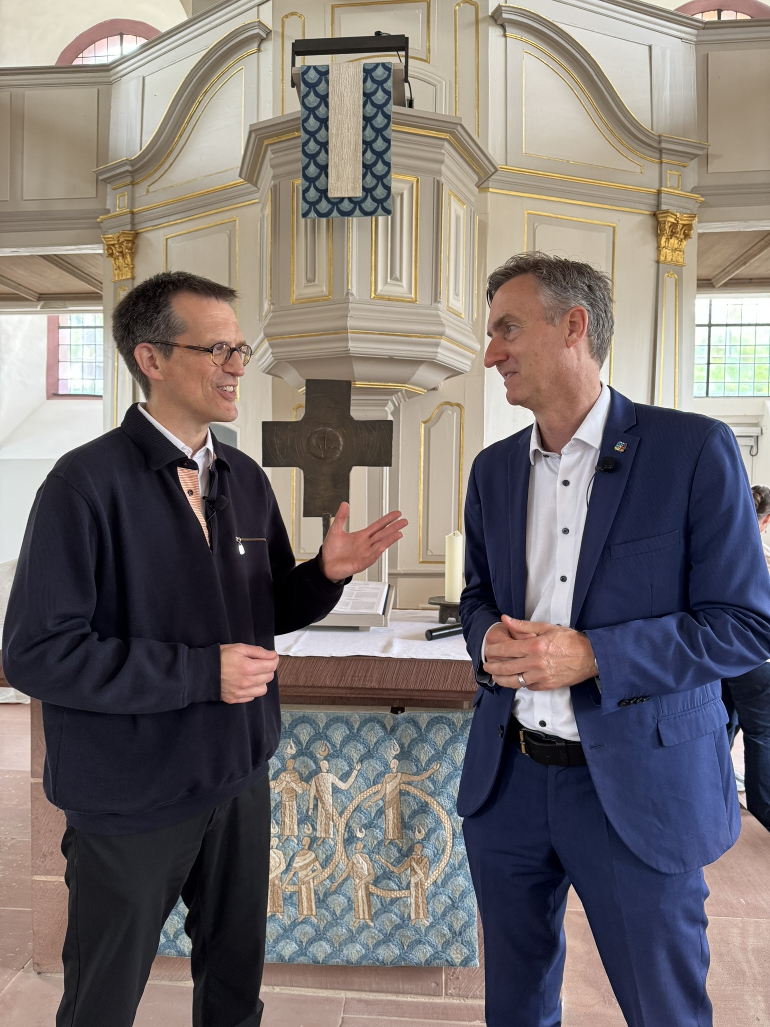 Pfarrer Joachim Schauß und EKHN-Öffentlichkeitsarbeitschef Volker Rahn