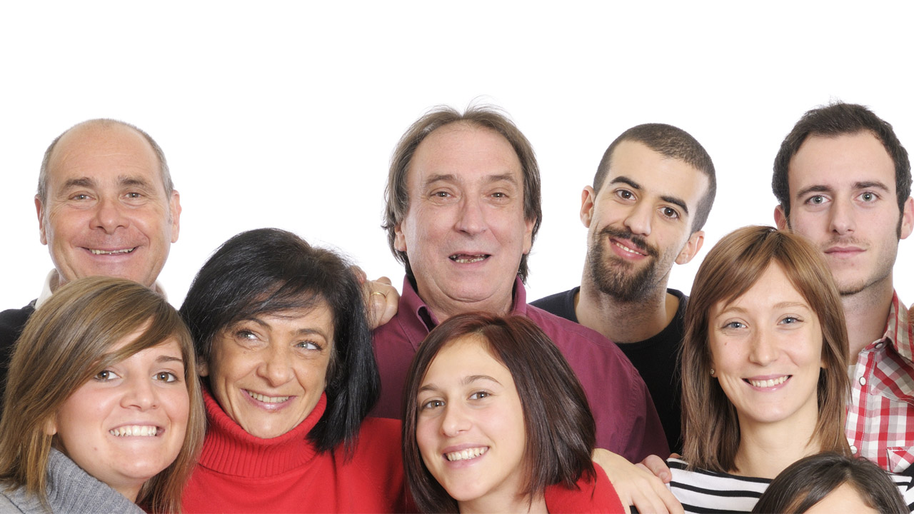 Engagierte Ein Gruppenbild mit gut gelaunten Menschen