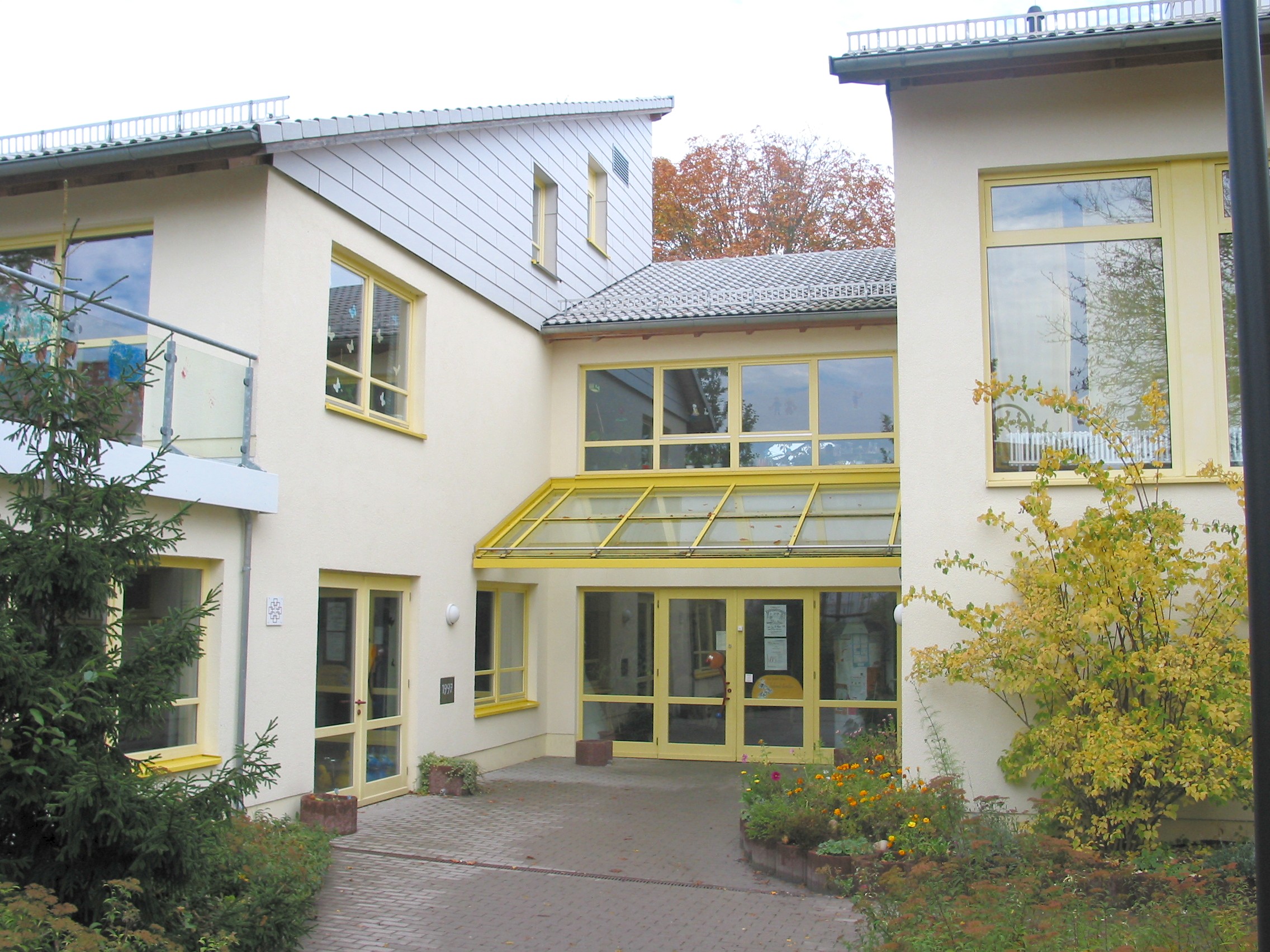 Eingang des Kinder- und Familienzentrums Eiche in Ober-Ramstadt