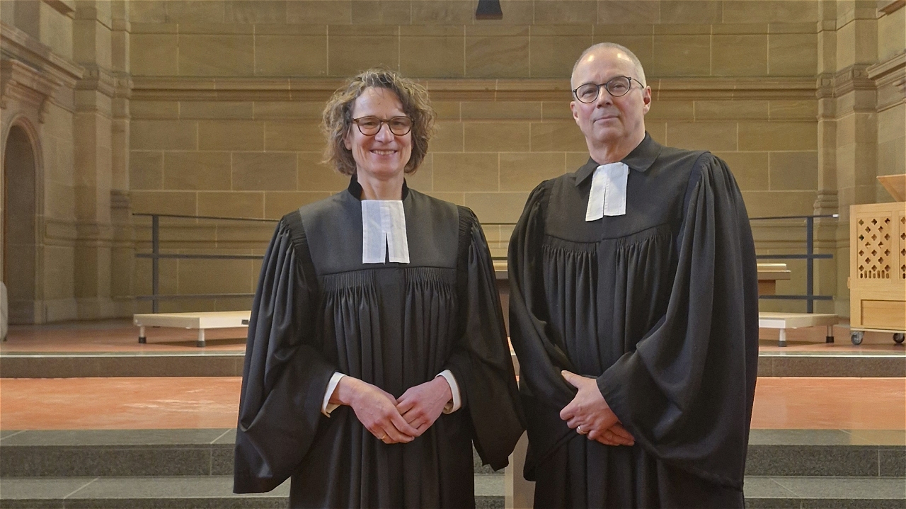 Tietz Entpflichtung Kristian Fechtner Tietz und Fechtner in Talaren in der Kirche.