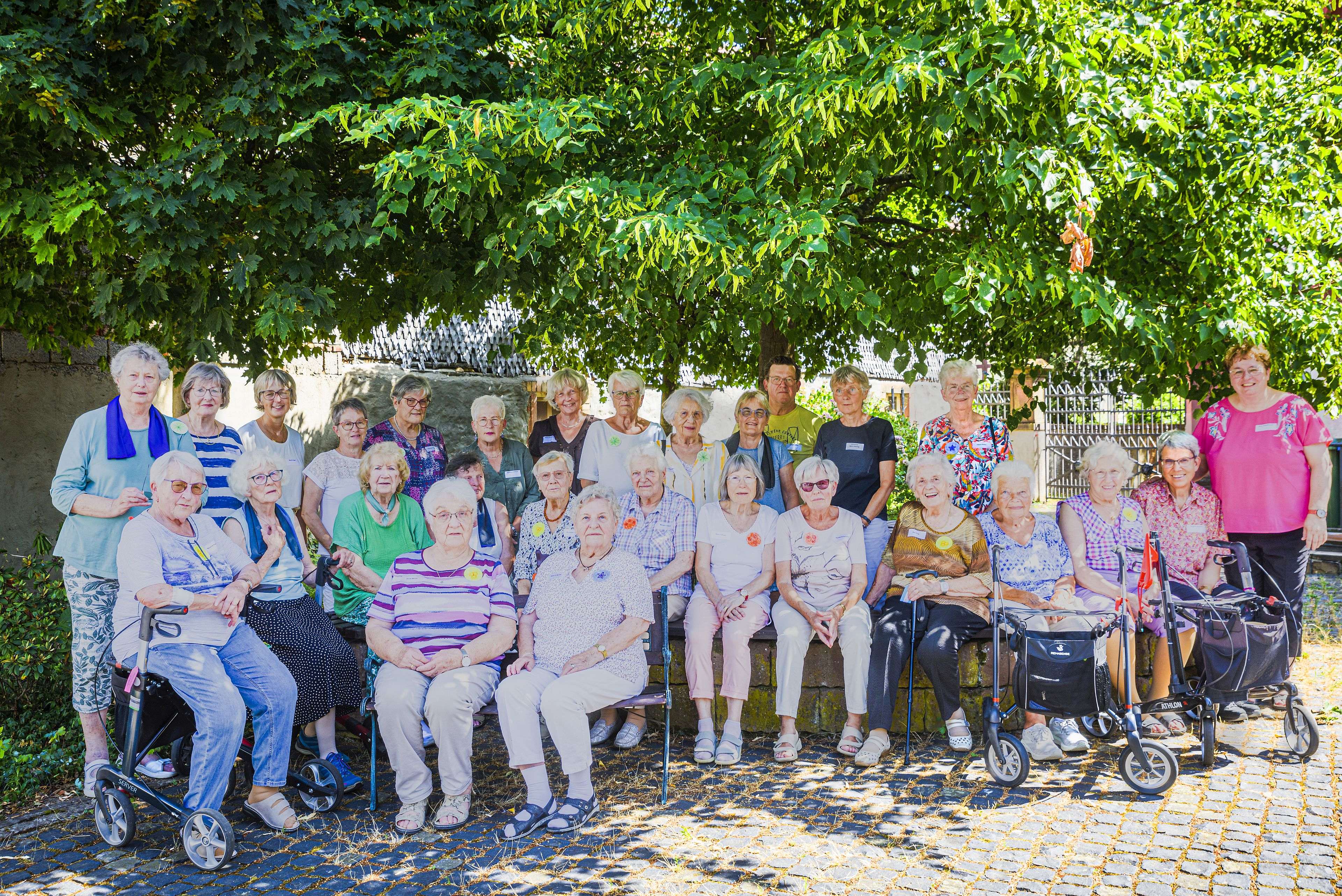 Auf dem Bild ist die Gruppe zu sehen, die bei "Urlaub ohne Koffer" dabei war.