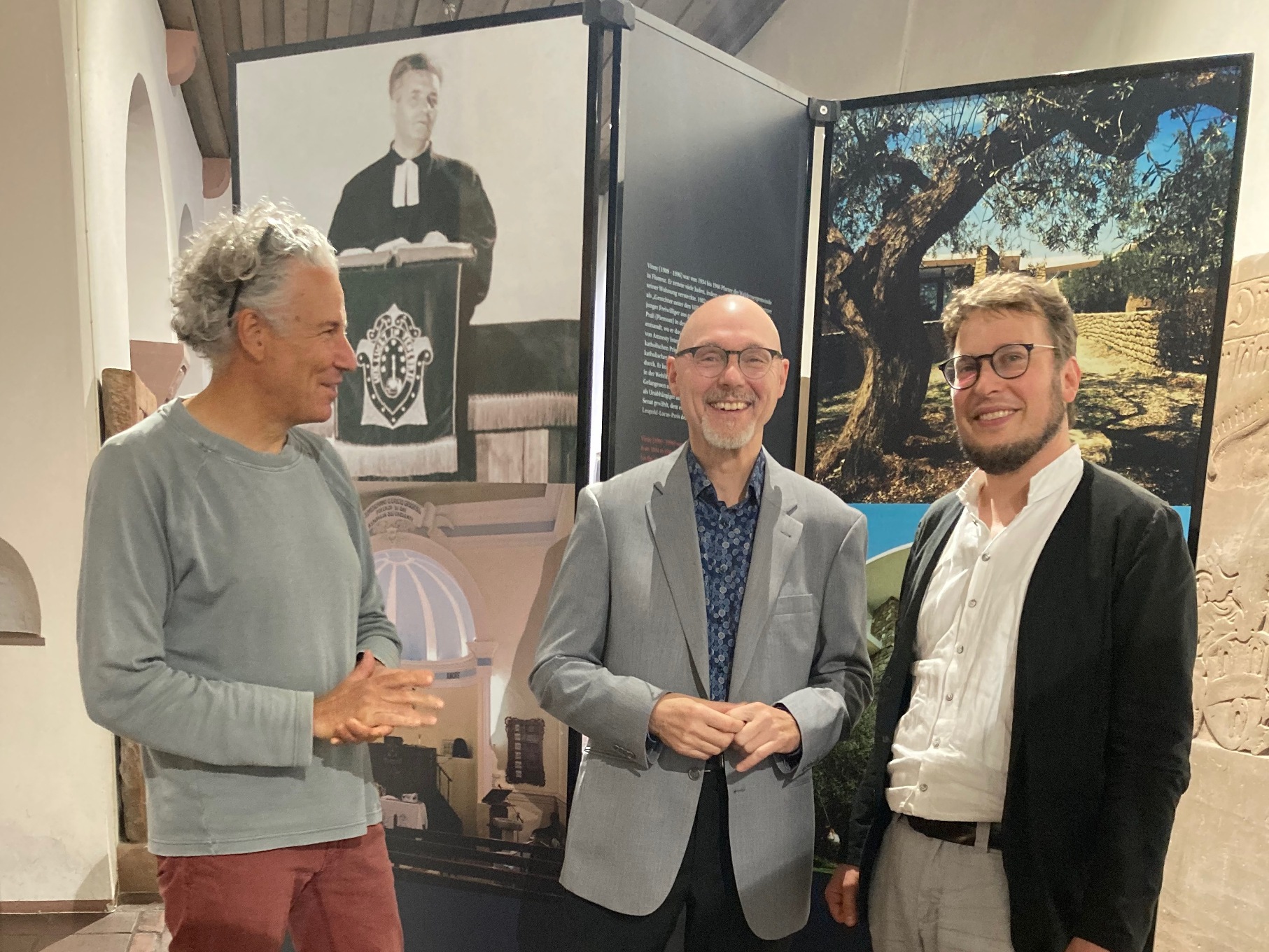 Fotograf Gustavo Alàbiso, Pfarrer Thomas Ludwig und Pfarrer Malte Dahme (von links)