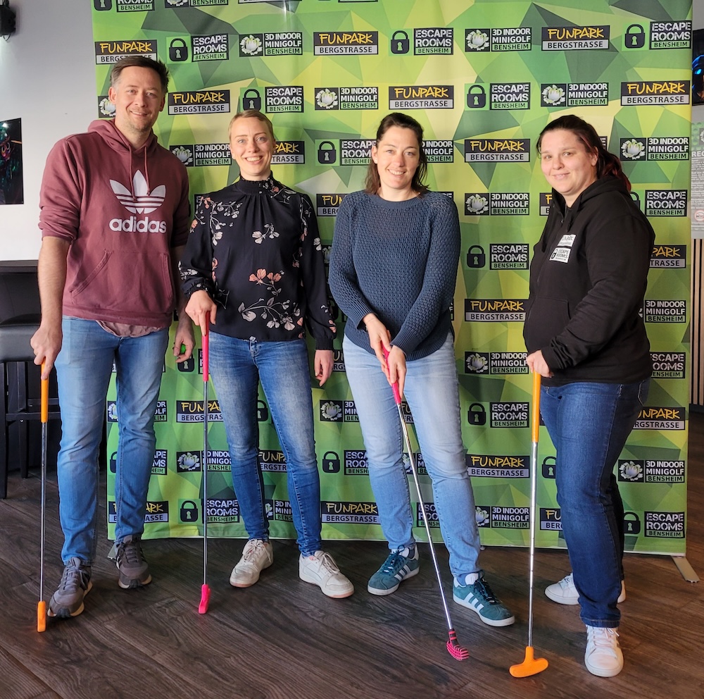 Veranstalter Clickandplay Die Vorbereitungen für den Familientag „Click and Play“ sind weitgehend abgeschlossen, unser Bild entstand beim jüngsten Treffen des Teams und zeigt (v.l.) Florian Sauerwein (Polizeipräsidium Südhessen), Anna Lichtenfels (Katholisches Jugendbüro Südhessen), Katrin Helwig (Evangelisches Dekanat Bergstraße) und Astrid Will (Geschäftsführung Funpark). Es fehlen: Manuela Tollerian (Polizeipräsidium Südhessen), Janina Hallstein (Netzwerk gegen Gewalt) und Evdokimos Moisidis (Jugendförderung Kreis Bergstraße).