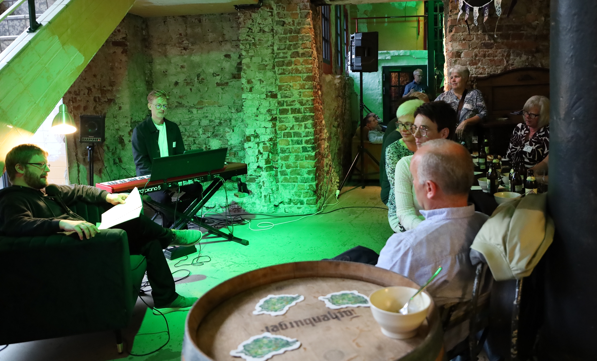 Westerwälder Abend Beim Westerwälder Abend unterhielten Sagen-Erzähler Carsten Schmitt und Pianist Peter Bongard.
