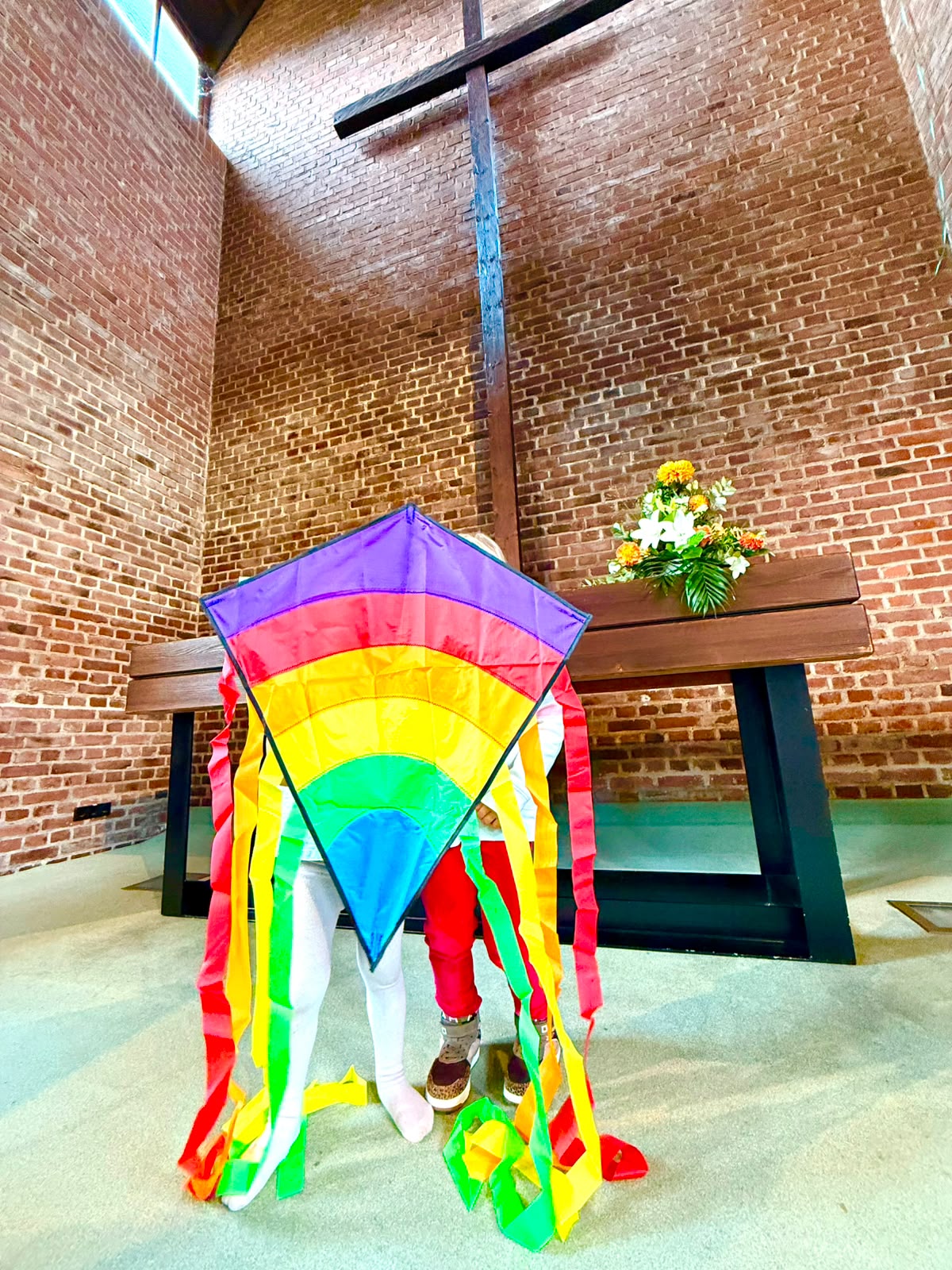 Drachen in der Kirche kunterbunt