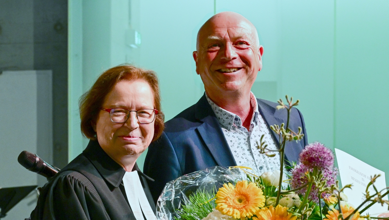 Doppelportrait mit Blumenstrauß