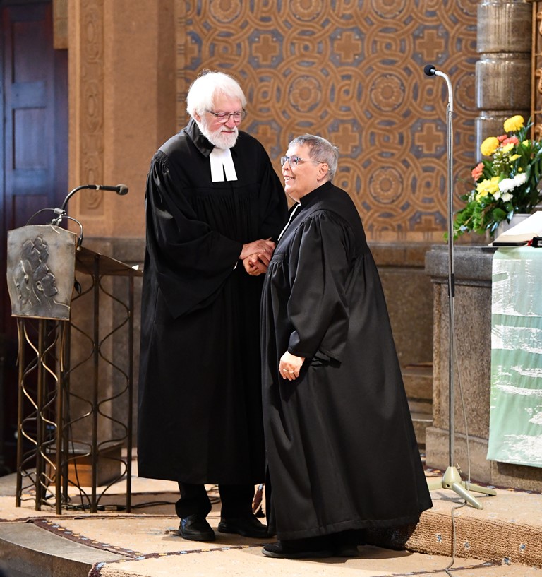 Pfarrer Jürgen Heigl mit Dekanin Jutta Herbert