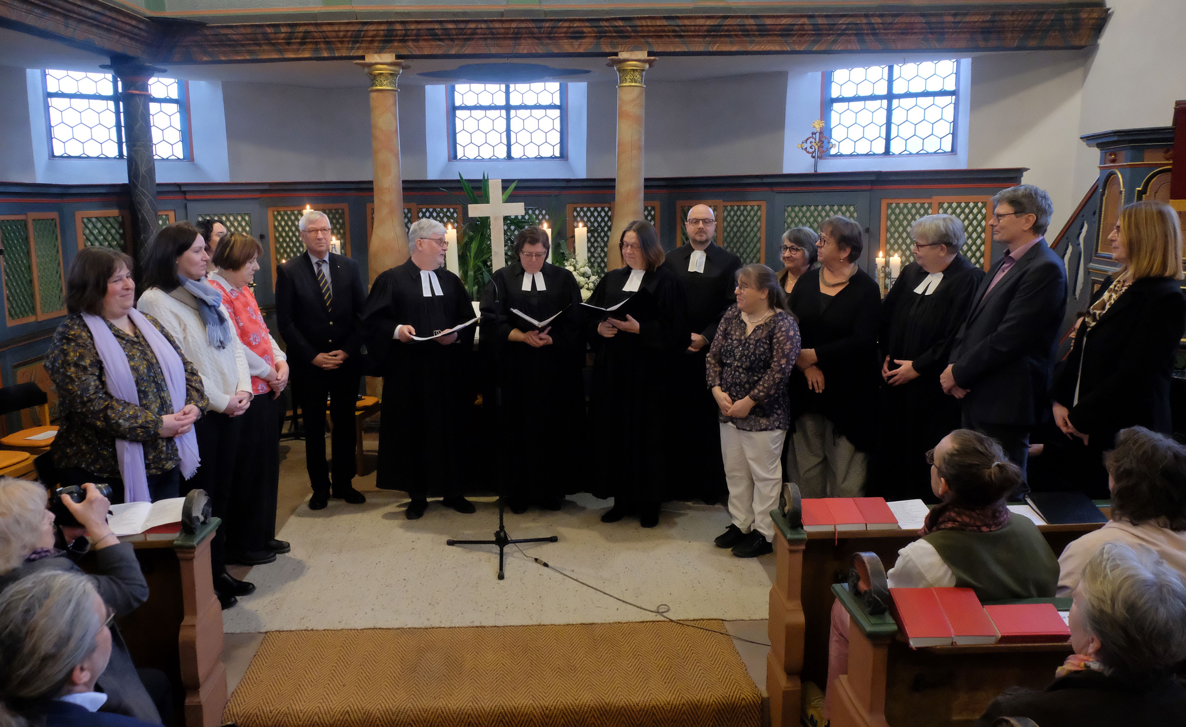 Gesamtgemeinde MUT mit Gesamtkirchenvorstand und Verkündigungsteam