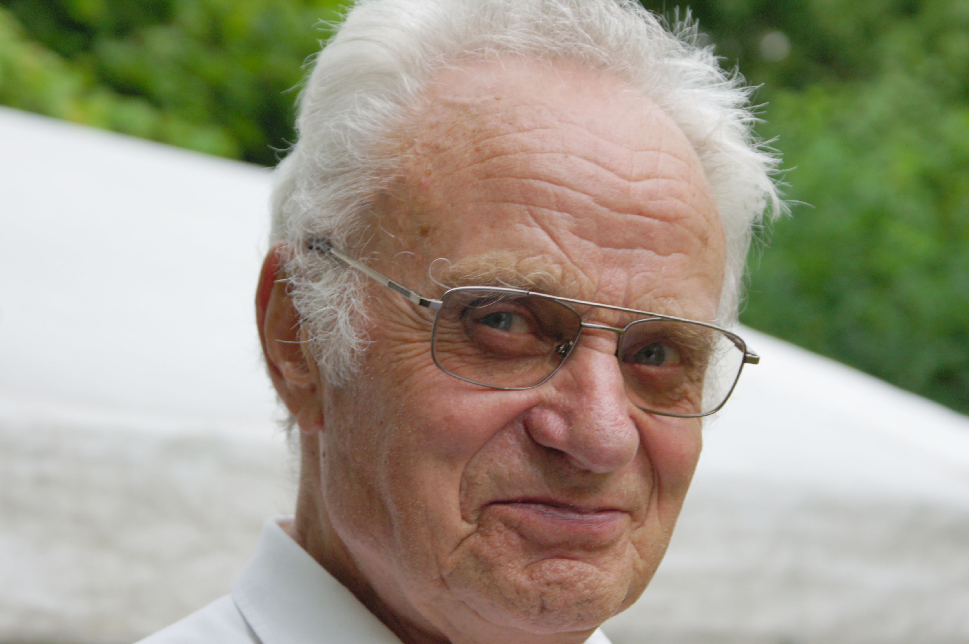 Gottfried Höhn (1933–2026) 