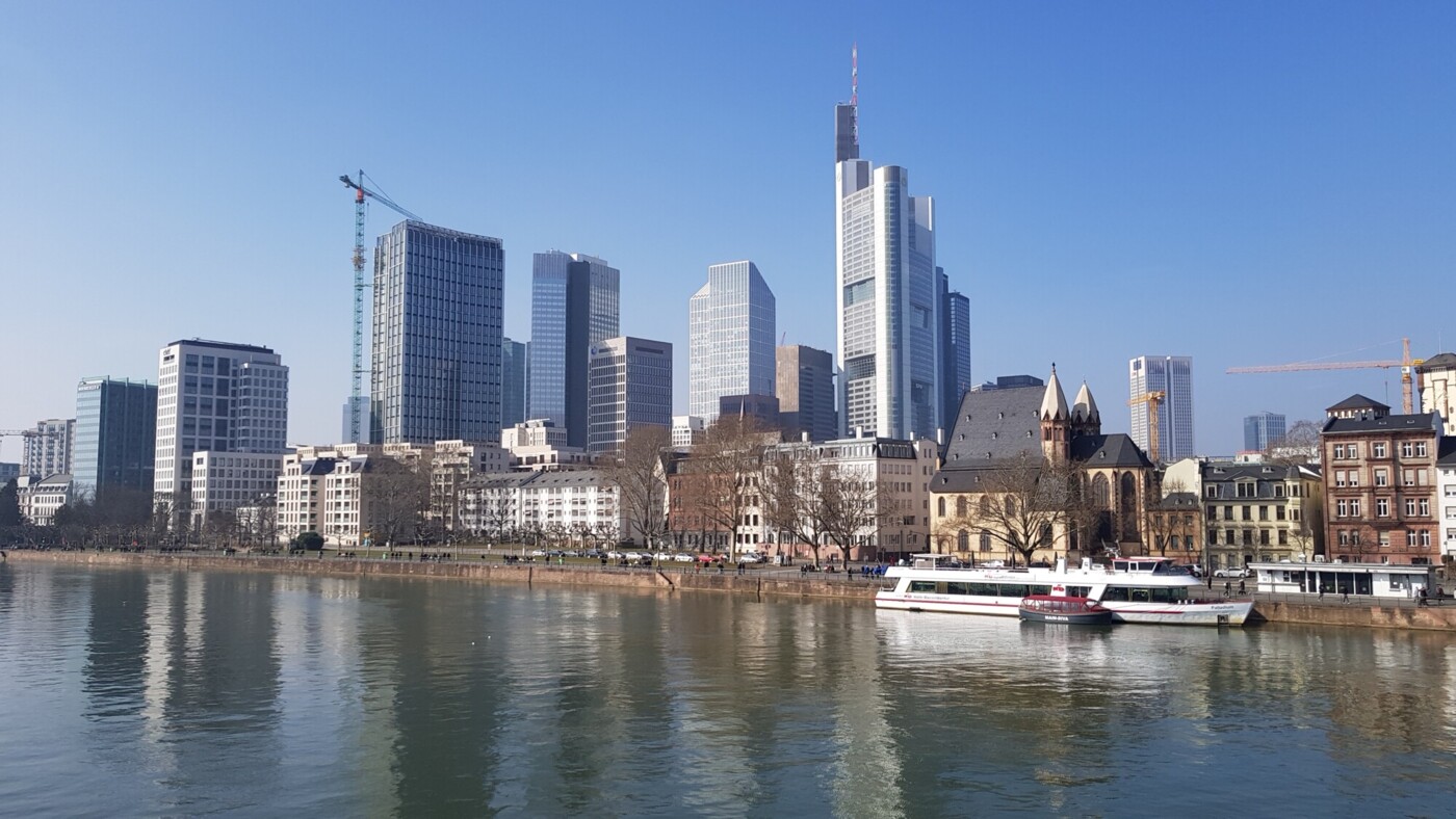 Frankfurter Skyline mit Main