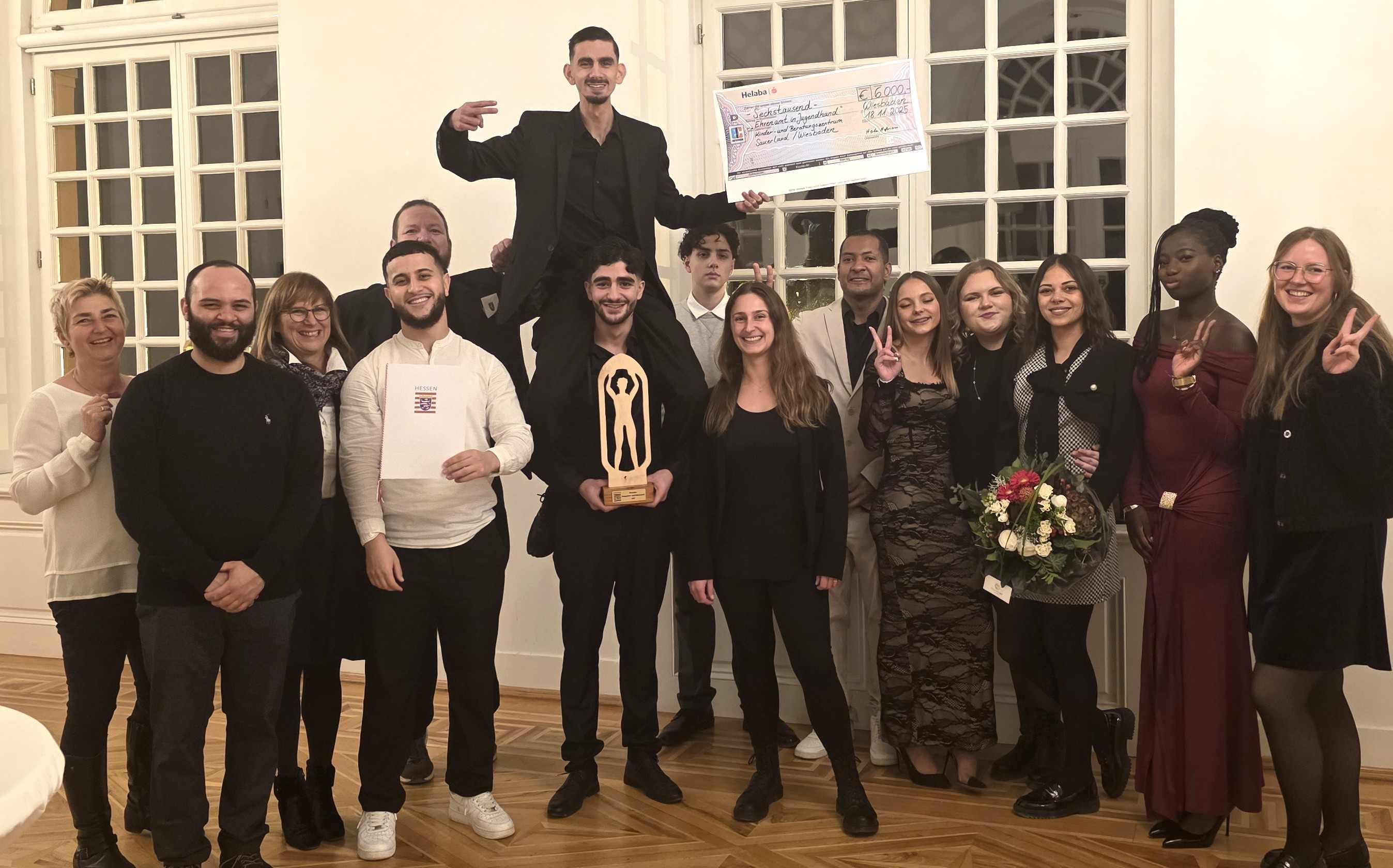Die Jugendlichen vom KBS freuen siuch riesig über die Auszeichnung