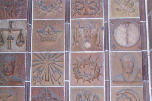 Fliesen mit verschiedenen Symbolen