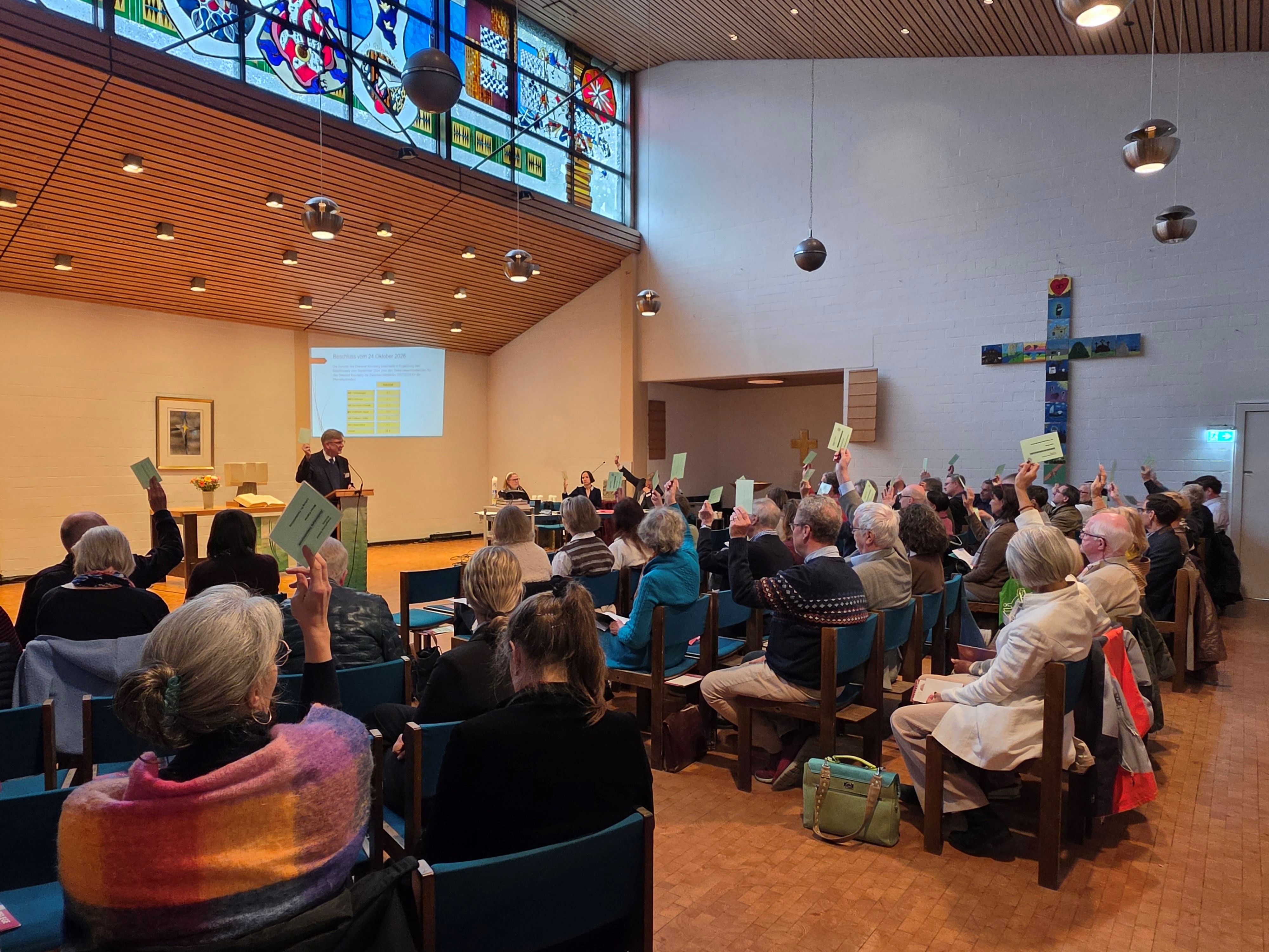 Die Mtglieder der Synode des Dekanats Kronberg am 24.10.26 in der Limesgemeinde in Schwalbach