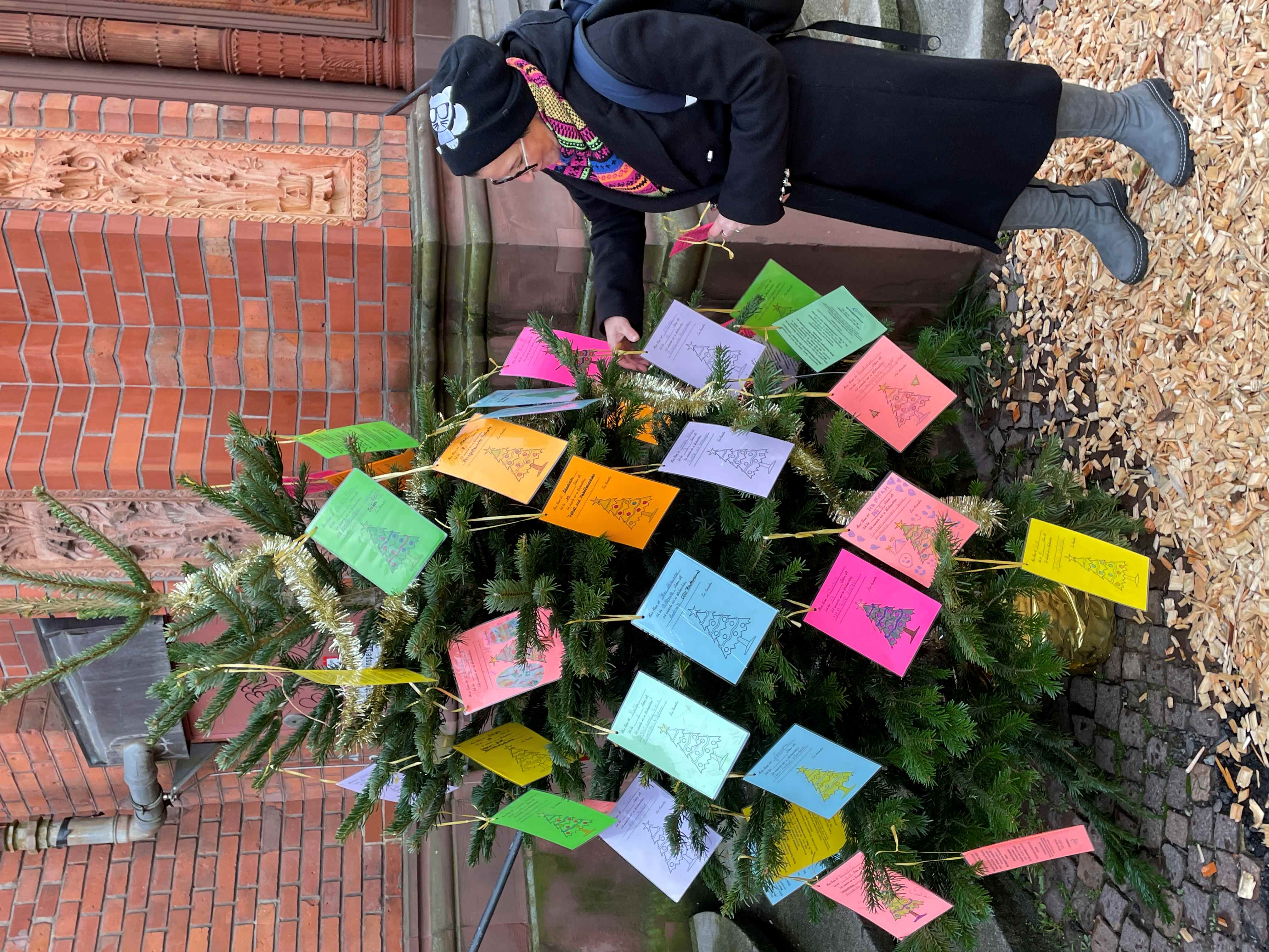 Tannenbaum mit Wunschzetteln 