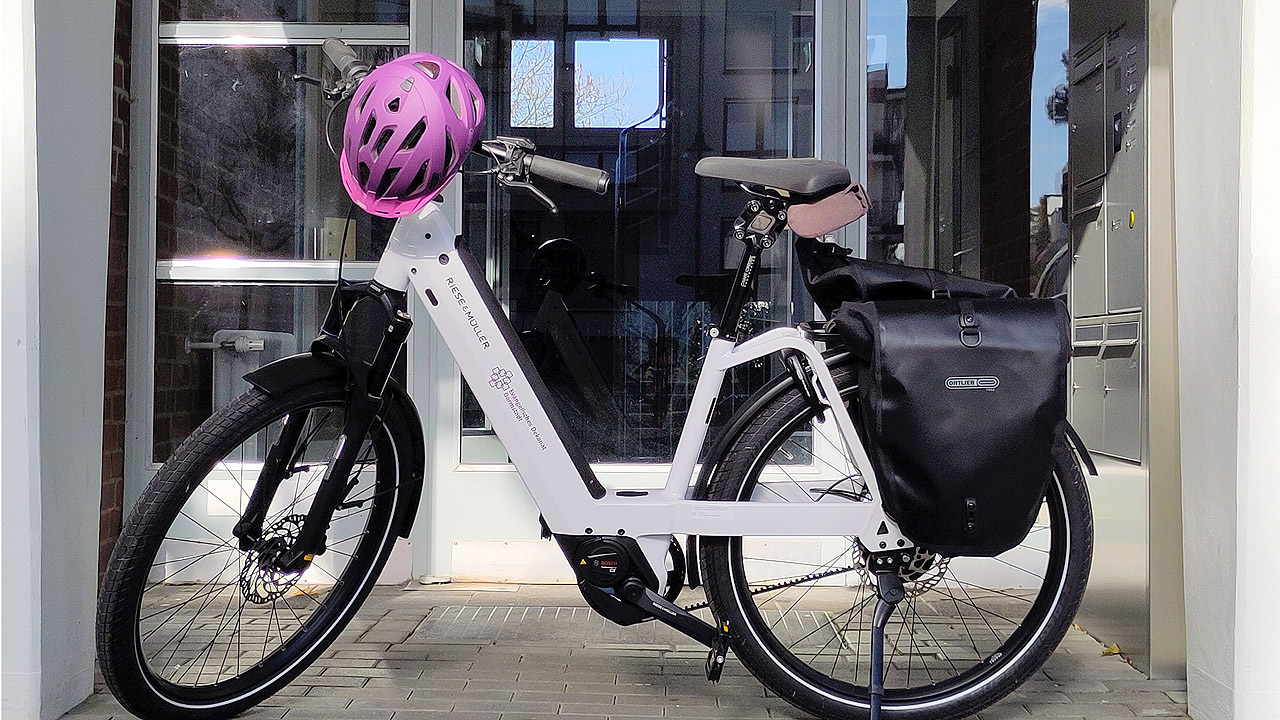 Jobrad Ein E-Bike mit EKHN-Logo