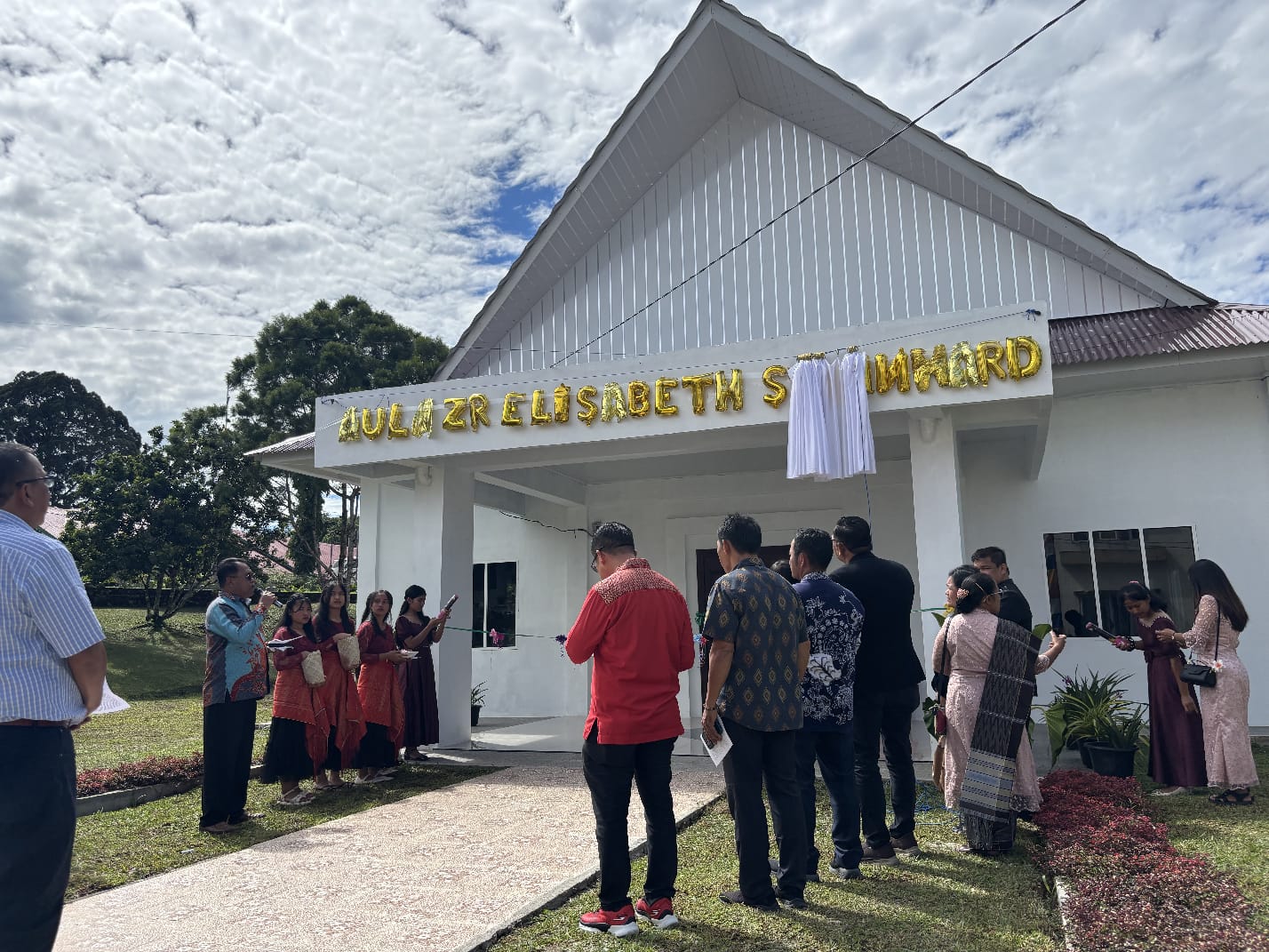 Aula in Nord-Sumatra trägt Namen von Elisabeth Steinhard aus Kirburg Aula in Nord-Sumatra trägt Namen von Elisabeth Steinhard aus Kirburg