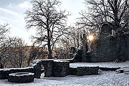 verschneite Burgruine