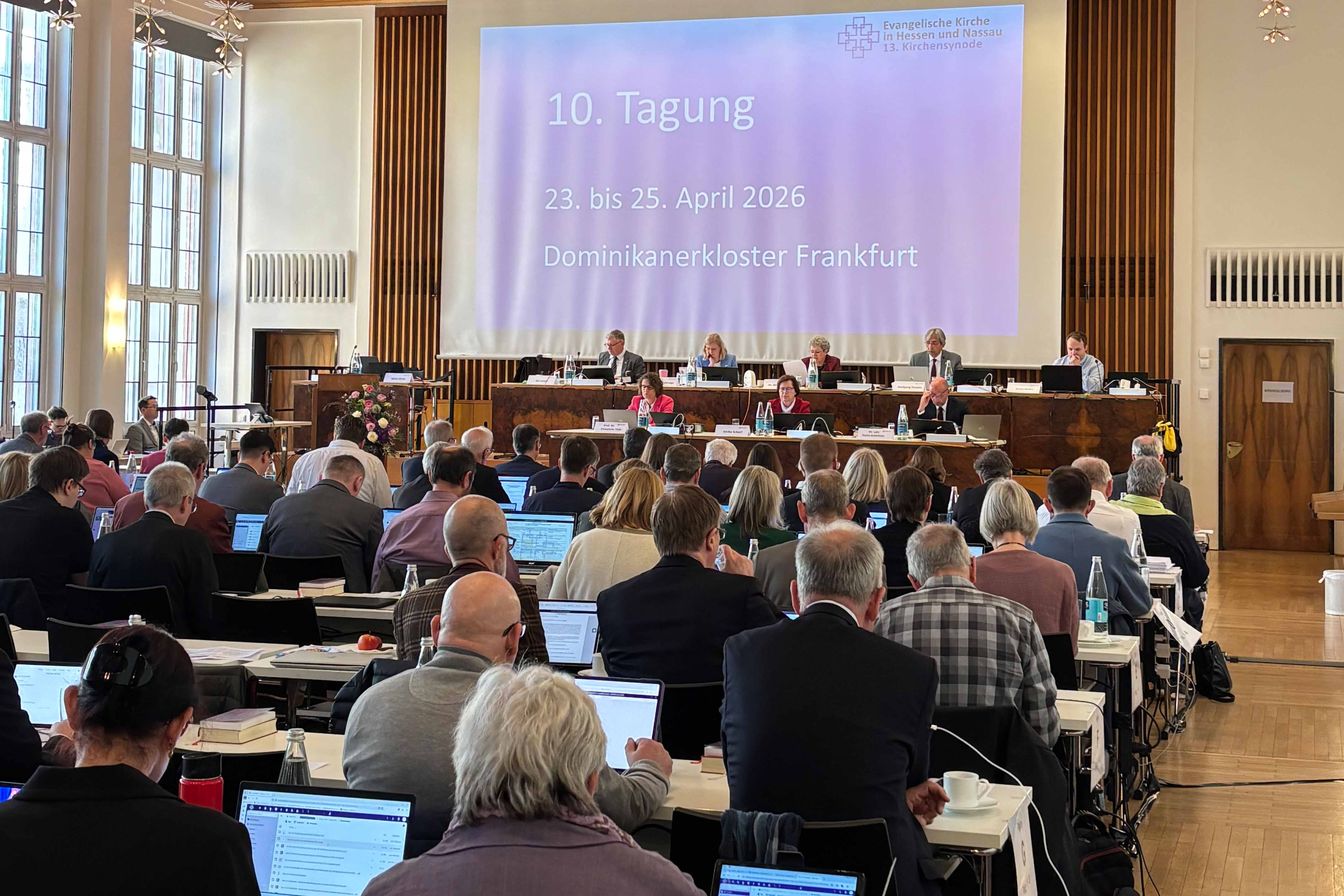 Blick in den Tagungsraum der EKHN-Synode im Dominikanerkloster Frankfurt