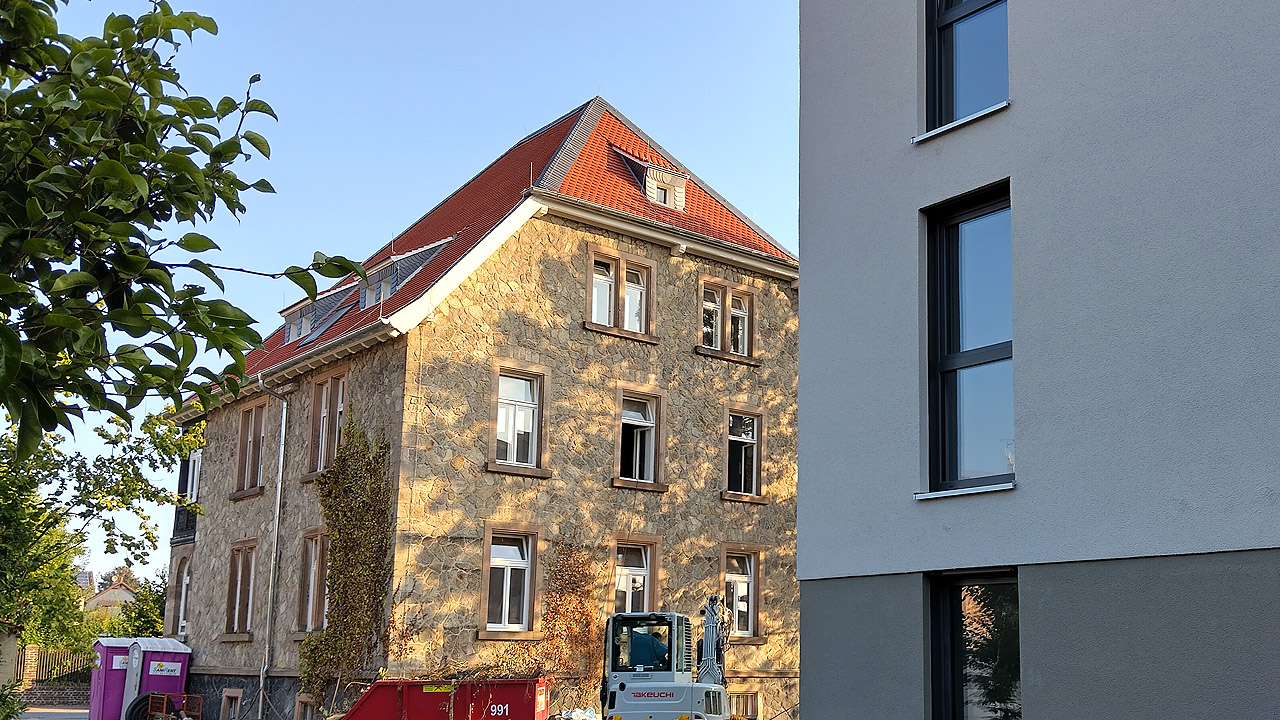 Großes Haus in Sandsteinoptik