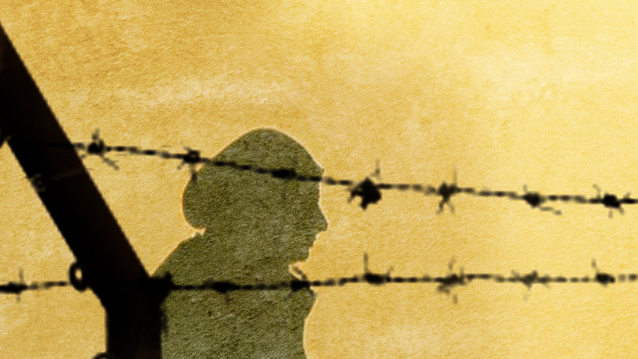 Stacheldraht und Silhouette einer Frau