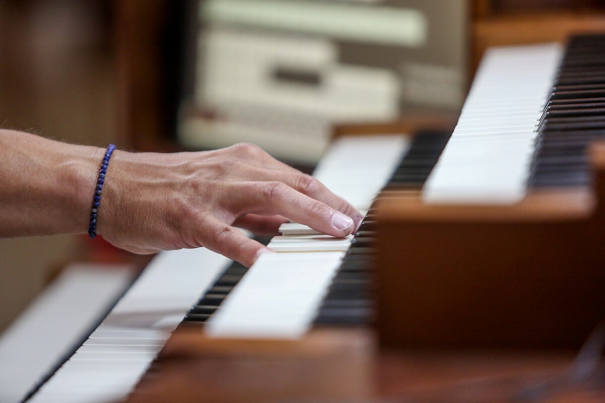 Ökumenischer Orgelspaziergang, hier in der ev. Friedenskirche in Düsseldorf mit Kantor Andreas Petersen während des Rheinischen Kirchenmusikfests am 3. September 2022.