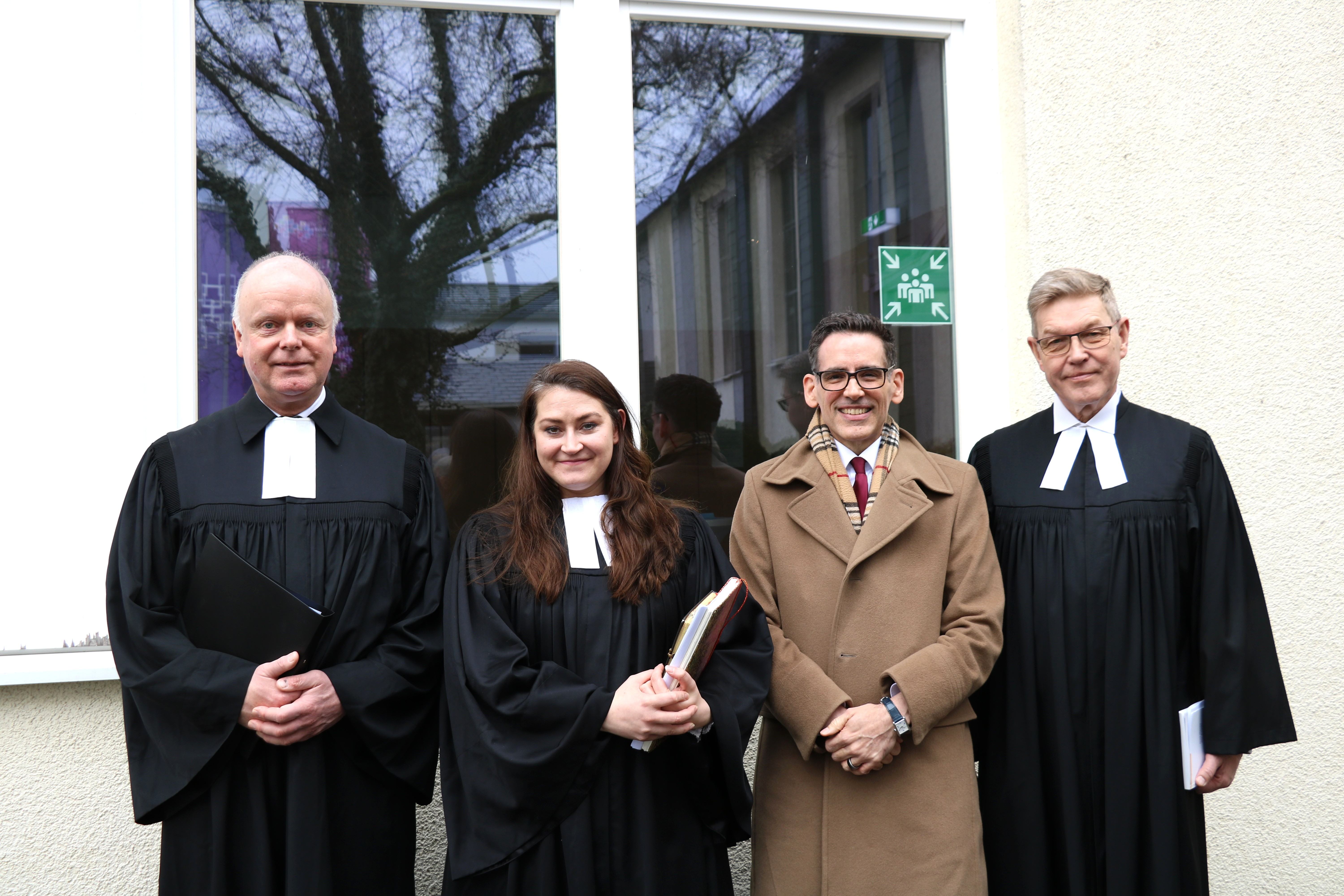 V.l.n.r. im Bild: Propst Oliver Albrecht, Pfarrerin Melanie Khalil, Kirchenvorstandsvorsitzender Thomas Milkowitsch, Dekan Dr. Martin Fedler-Raupp.