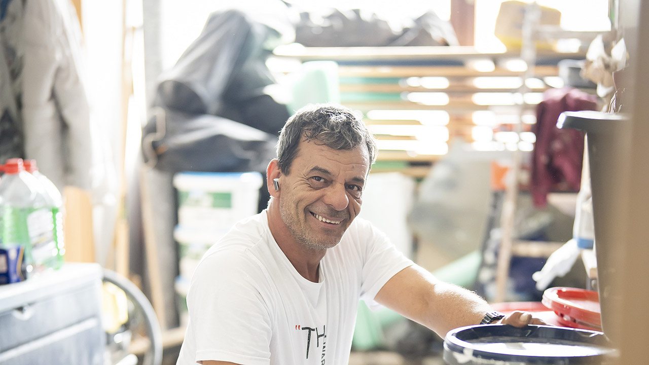 Ein 50-Jähriger Handwerker im Arbeitsumfeld