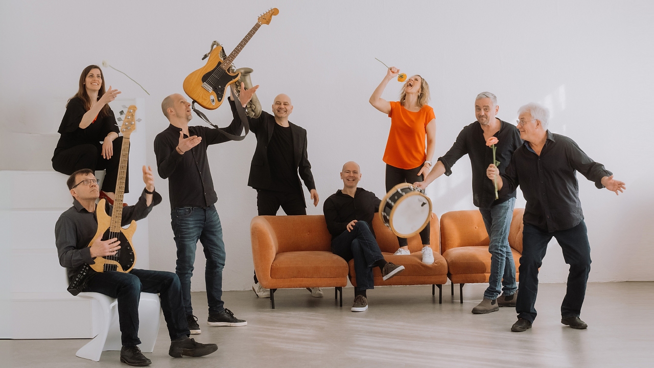 Habakuk Bandmitglieder mit ihren Intrumenten