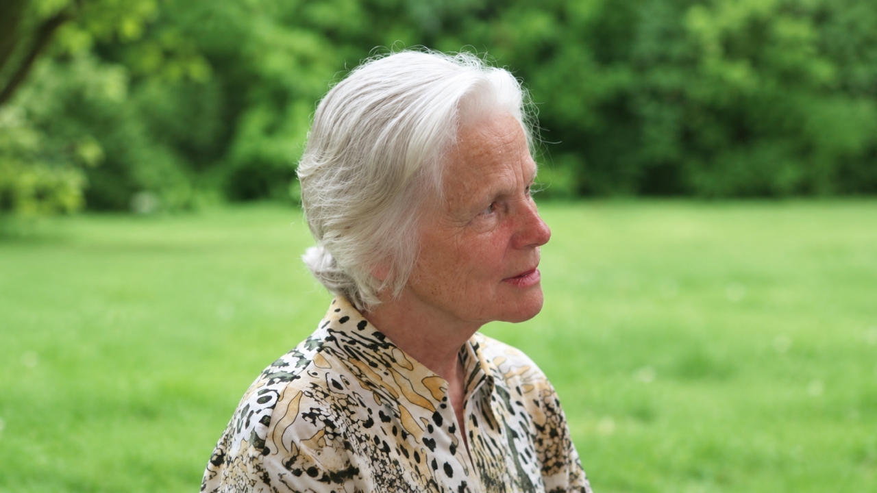 Portrait in Gartenlandschaft