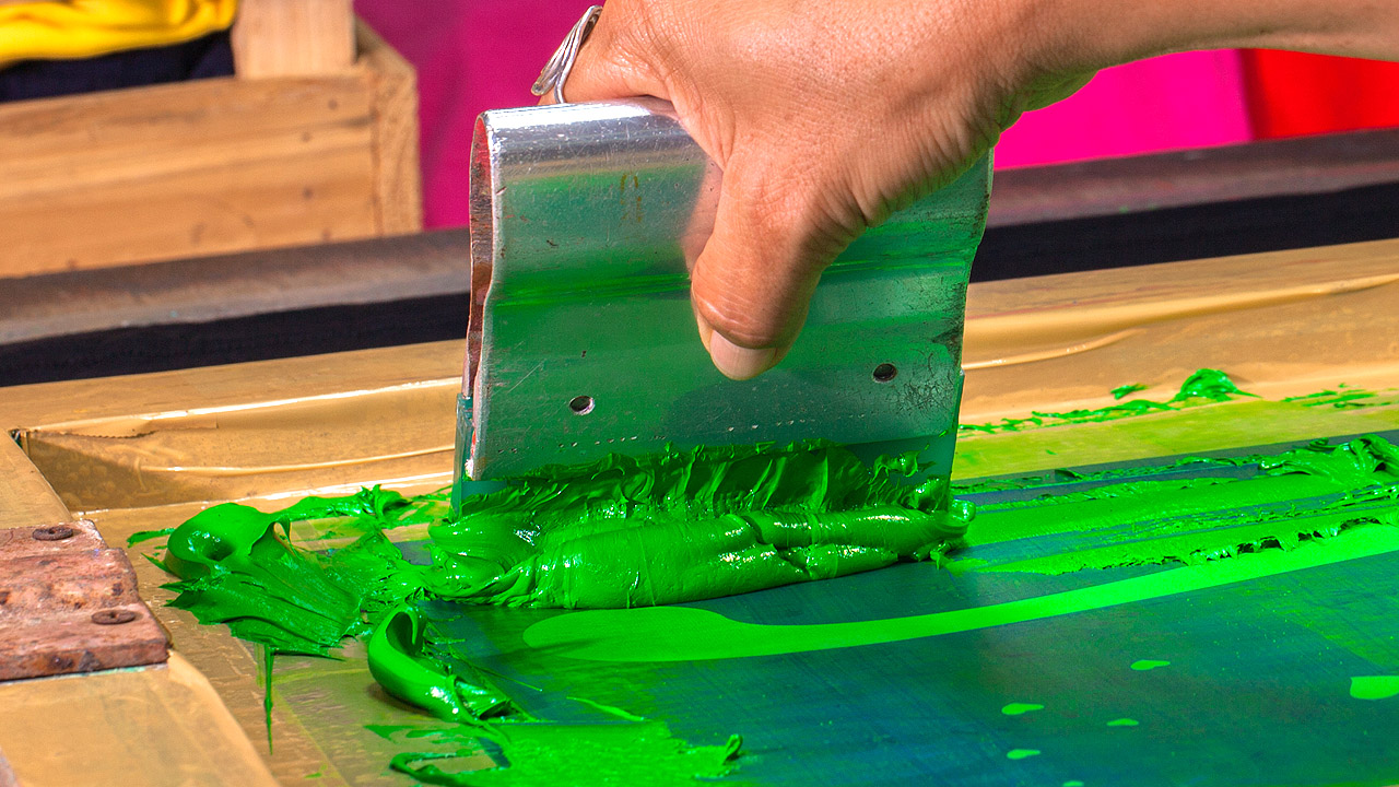 Spachtel mit grüner Farbe